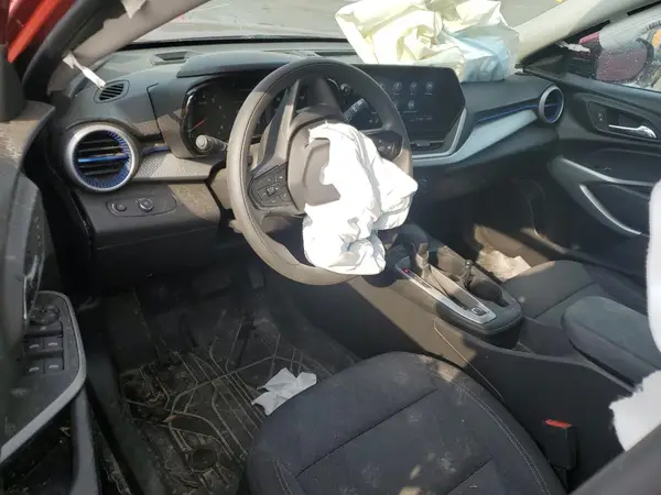 KL77LFEP8SC107536 2025 CHEVROLET TRAX - Image 8