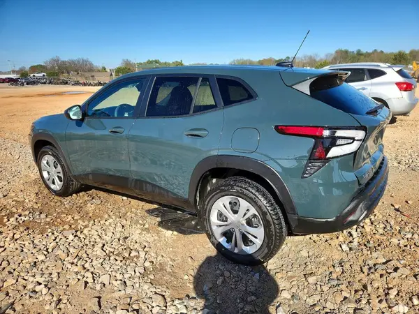 KL77LFEP8SC119086 2025 CHEVROLET TRAX - Image 2
