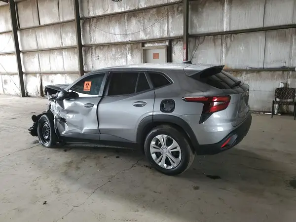 KL77LFEP8SC141413 2025 CHEVROLET TRAX - Image 2