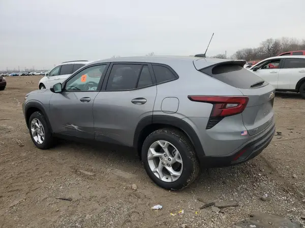 KL77LFEP8SC149835 2025 CHEVROLET TRAX - Image 2