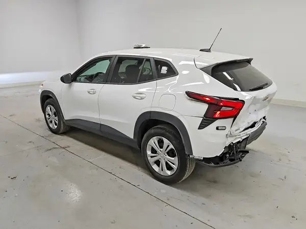 KL77LFEP8SC170703 2025 CHEVROLET TRAX - Image 2