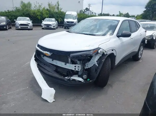 KL77LFEP8SC229006 2025 CHEVROLET TRAX - Image 2