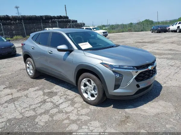 KL77LFEP8SC237638 2025 CHEVROLET TRAX - Image 1