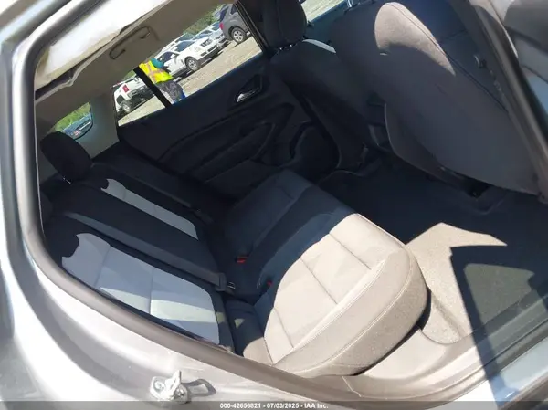 KL77LFEP8SC237638 2025 CHEVROLET TRAX - Image 8