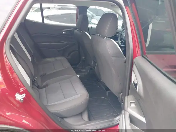 KL77LFEP8SC270509 2025 CHEVROLET TRAX - Image 8