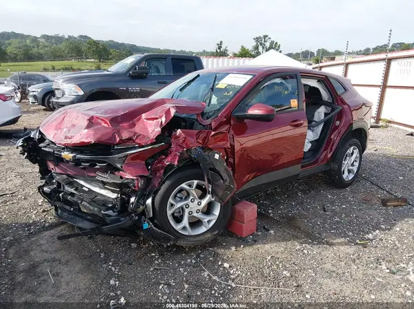 KL77LFEP8SC293420 2025 CHEVROLET TRAX - Image 2