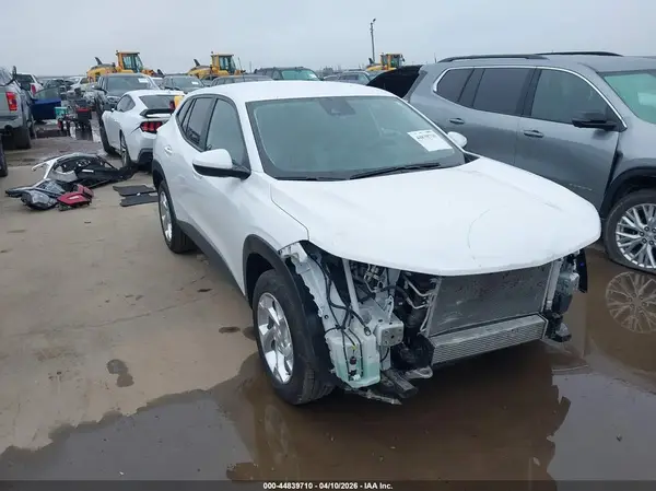 KL77LFEP8SC304612 2025 CHEVROLET TRAX - Image 1