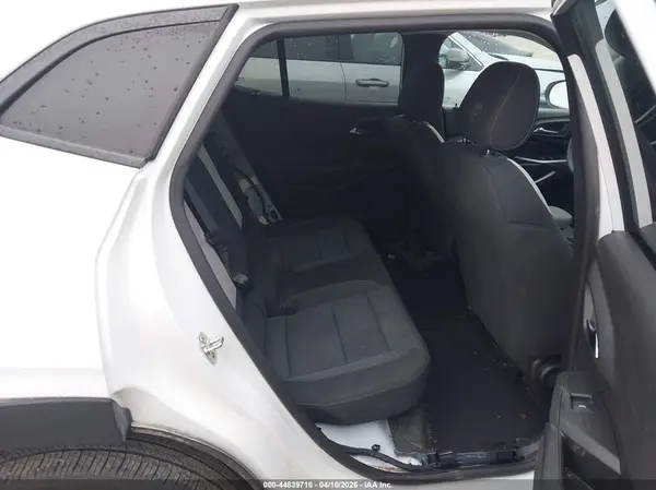 KL77LFEP8SC304612 2025 CHEVROLET TRAX - Image 8