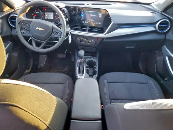KL77LFEP8SC307672 2025 CHEVROLET TRAX - Image 8