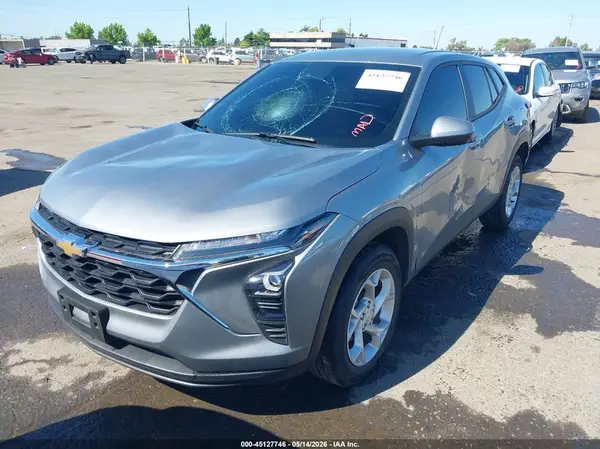 KL77LFEP8TC051891 2026 CHEVROLET TRAX - Image 2