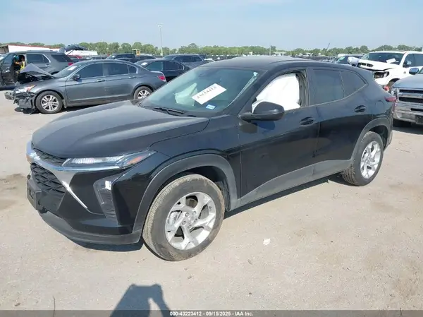 KL77LFEP9SC007364 2025 CHEVROLET TRAX - Image 2