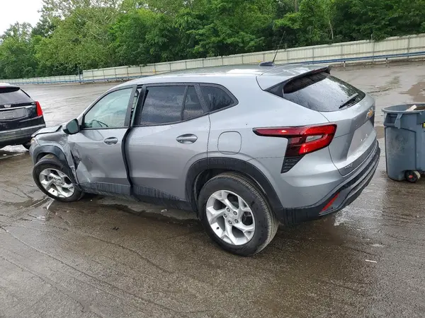 KL77LFEP9SC029655 2025 CHEVROLET TRAX - Image 2