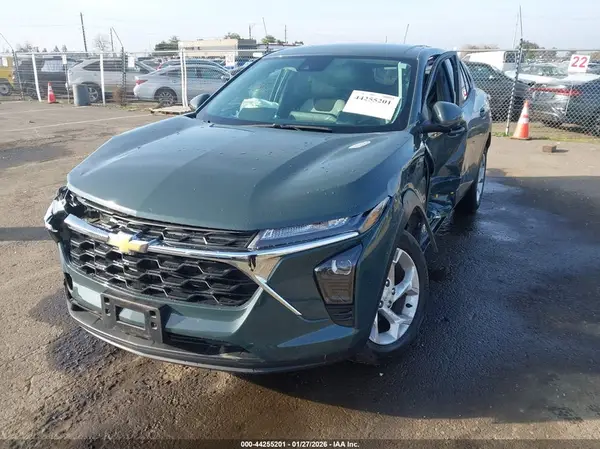 KL77LFEP9SC034628 2025 CHEVROLET TRAX - Image 2