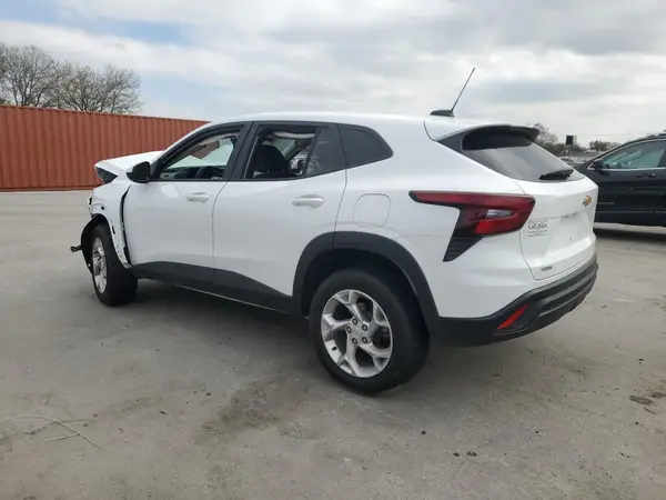 KL77LFEP9SC046424 2025 CHEVROLET TRAX - Image 2