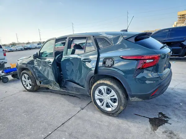 KL77LFEP9SC060078 2025 CHEVROLET TRAX - Image 2