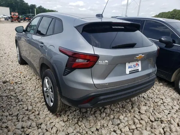 KL77LFEP9SC068939 2025 CHEVROLET TRAX - Image 2