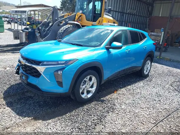 KL77LFEP9SC071677 2025 CHEVROLET TRAX - Image 2