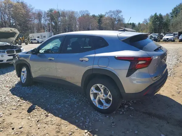 KL77LFEP9SC129030 2025 CHEVROLET TRAX - Image 2