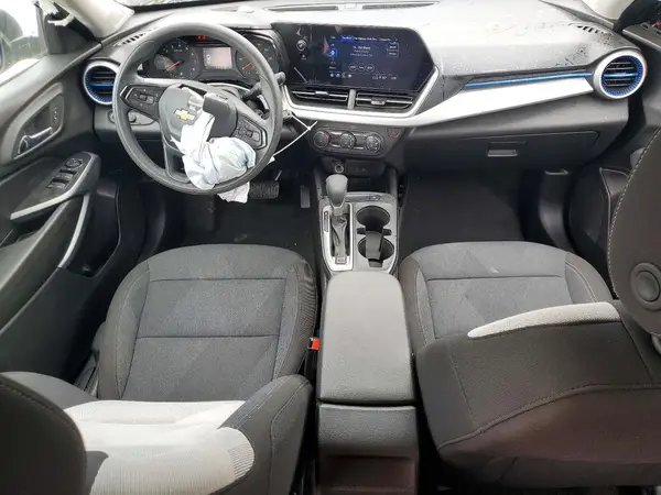 KL77LFEP9SC147348 2025 CHEVROLET TRAX - Image 8