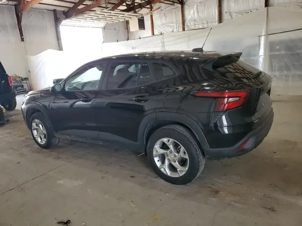 KL77LFEP9SC154509 2025 CHEVROLET TRAX - Image 2