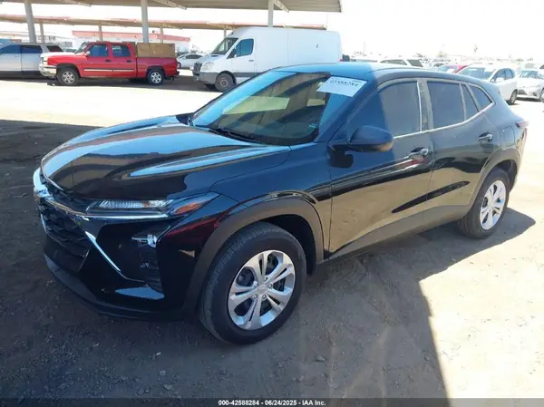 KL77LFEP9SC165218 2025 CHEVROLET TRAX - Image 2