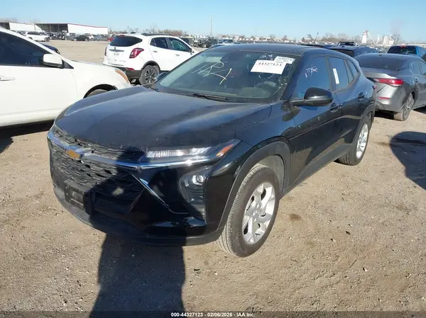 KL77LFEP9SC176025 2025 CHEVROLET TRAX - Image 2