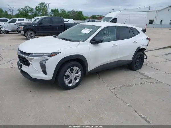 KL77LFEP9SC179880 2025 CHEVROLET TRAX - Image 2