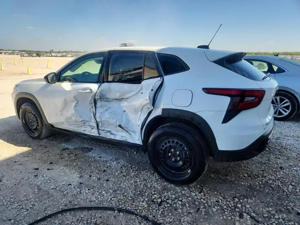 KL77LFEP9SC183900 2025 CHEVROLET TRAX - Image 2
