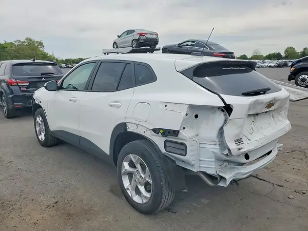 KL77LFEP9SC195934 2025 CHEVROLET TRAX - Image 2