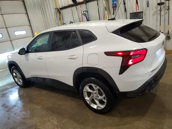 KL77LFEP9SC199014 2025 CHEVROLET TRAX - Image 2