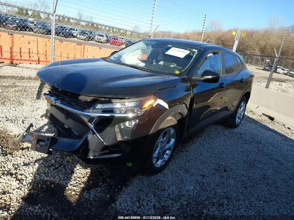 KL77LFEP9SC262354 2025 CHEVROLET TRAX - Image 2