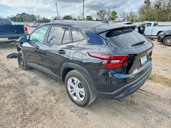 KL77LFEP9SC272852 2025 CHEVROLET TRAX - Image 2