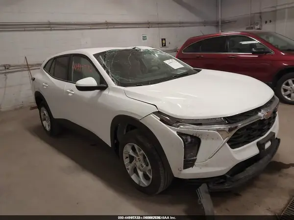 KL77LFEP9SC282023 2025 CHEVROLET TRAX - Image 2