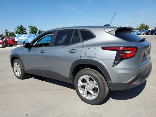 KL77LFEP9SC286332 2025 CHEVROLET TRAX - Image 2