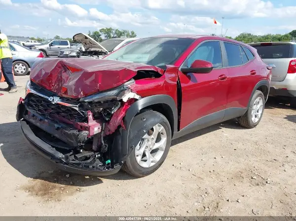 KL77LFEP9SC293569 2025 CHEVROLET TRAX - Image 2