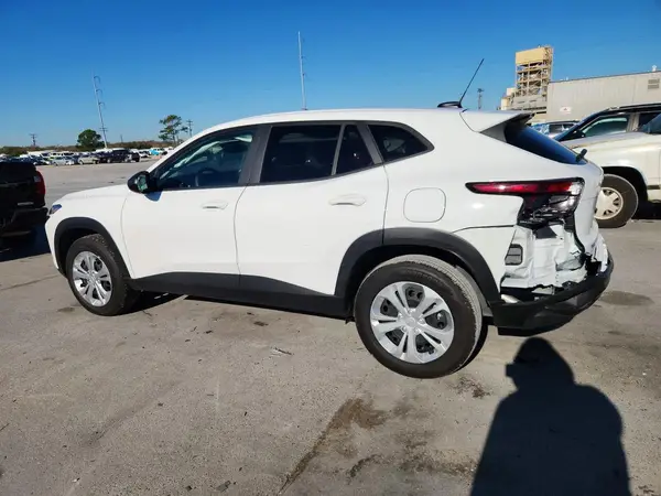 KL77LFEP9SC296343 2025 CHEVROLET TRAX - Image 2
