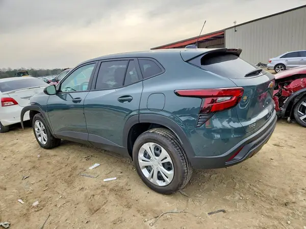KL77LFEP9SC303730 2025 CHEVROLET TRAX - Image 2