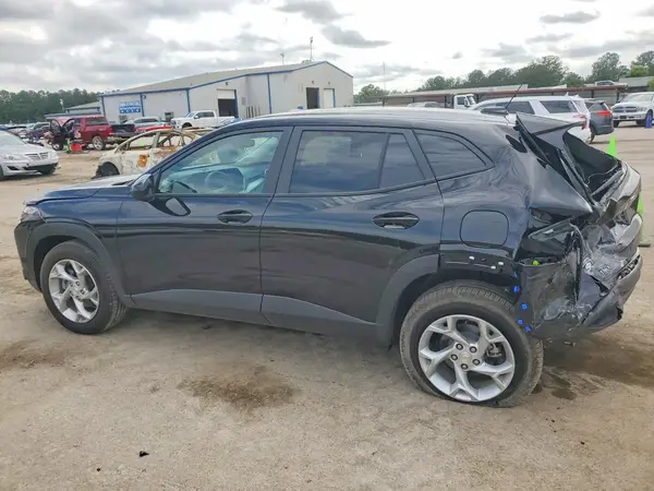 KL77LFEP9TC086598 2026 CHEVROLET TRAX - Image 2
