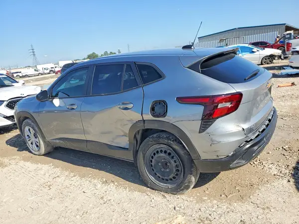 KL77LFEPXSC002156 2025 CHEVROLET TRAX - Image 2
