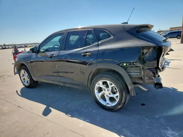 KL77LFEPXSC002772 2025 CHEVROLET TRAX - Image 2