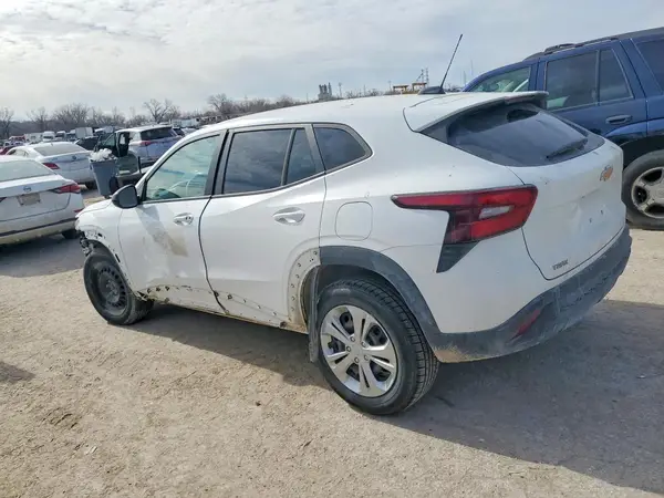 KL77LFEPXSC021192 2025 CHEVROLET TRAX - Image 2