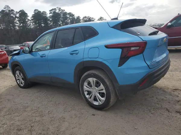 KL77LFEPXSC045847 2025 CHEVROLET TRAX - Image 2