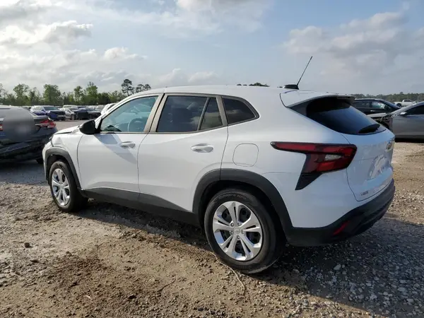KL77LFEPXSC046318 2025 CHEVROLET TRAX - Image 2