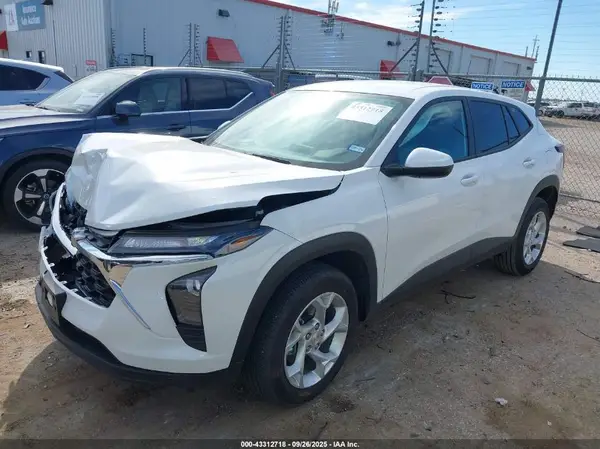 KL77LFEPXSC055729 2025 CHEVROLET TRAX - Image 2