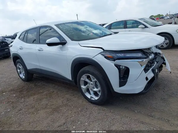KL77LFEPXSC055777 2025 CHEVROLET TRAX - Image 1