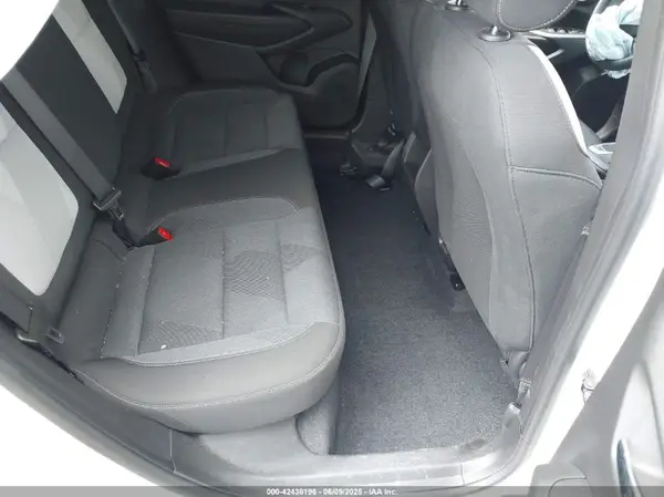 KL77LFEPXSC055777 2025 CHEVROLET TRAX - Image 8