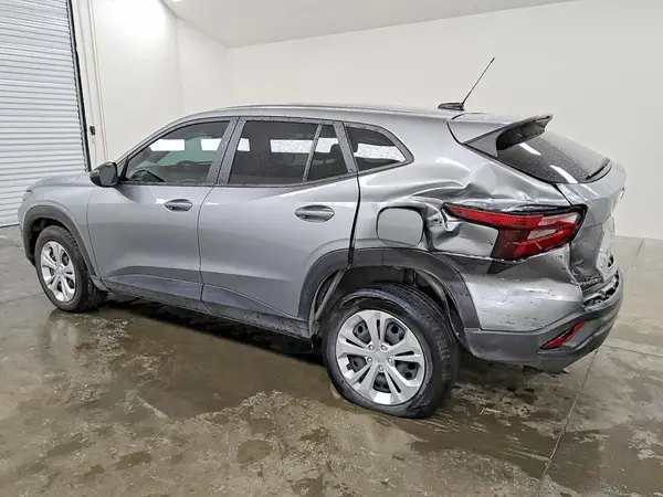 KL77LFEPXSC070408 2025 CHEVROLET TRAX - Image 2