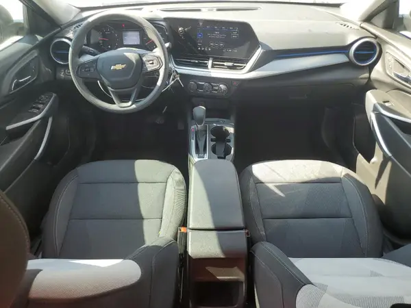 KL77LFEPXSC070618 2025 CHEVROLET TRAX - Image 8