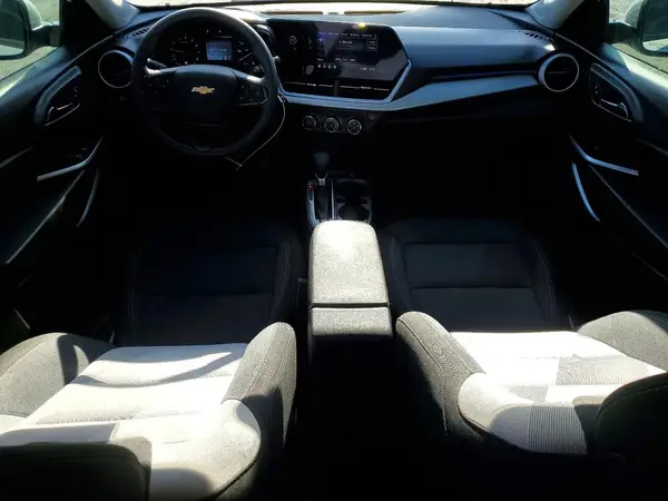 KL77LFEPXSC106744 2025 CHEVROLET TRAX - Image 8