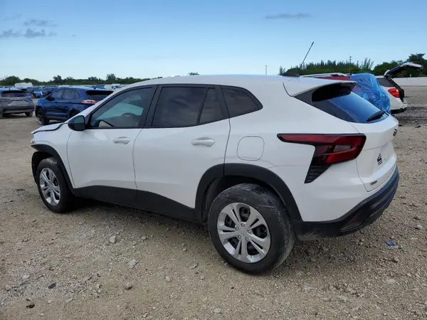 KL77LFEPXSC111779 2025 CHEVROLET TRAX - Image 2